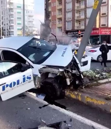 Adıyaman’da Kaza Yapan Polisler Yaralandı