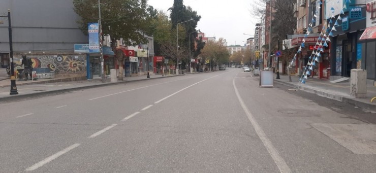 Adıyaman’ın Cadde Ve Sokakları Boş Kaldı