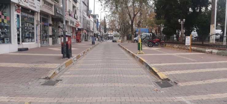 Adıyaman’ın Cadde Ve Sokakları Boş Kaldı