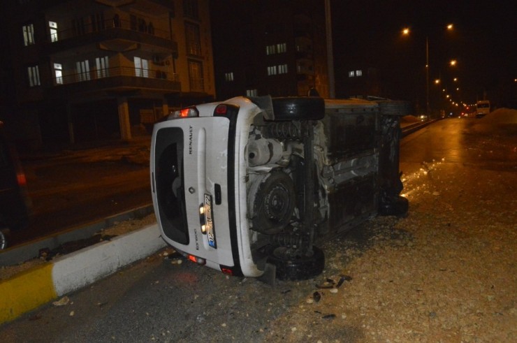 Kontrolden Çıkan Araç Kayganlaşan Yolda Takla Attı: 1 Yaralı