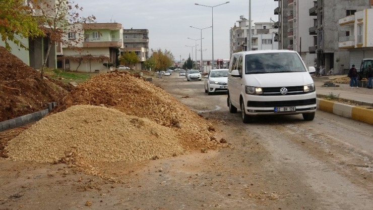 Kum Yığınına Çarpıp Uçan Araç Güvenlik Kamerasında