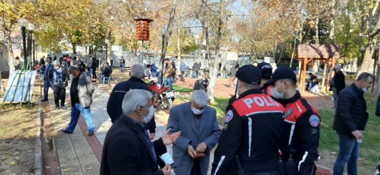 Sosyal Mesafeye Uymayanlara Polis Uyarısı