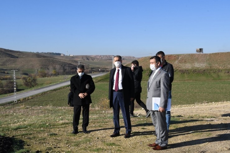 Vali Çuhadar Tütün İşletme Tesisi Arazisinde İncelemelerde Bulundu