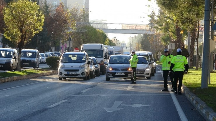 Ptt Başmüdürlüğü Önünde Bomba Paniği