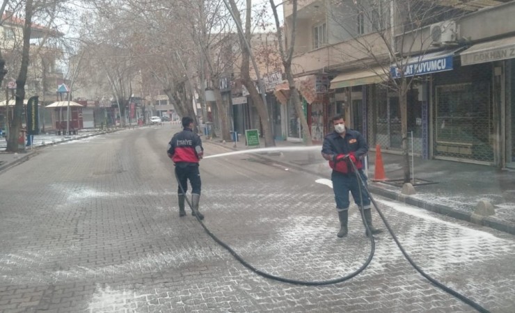 Gölbaşı’nda Dezenfekte Çalışmalarına Devam Ediyor