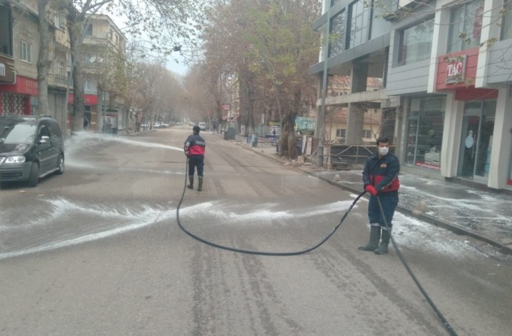 Gölbaşı’nda Dezenfekte Çalışmalarına Devam Ediyor