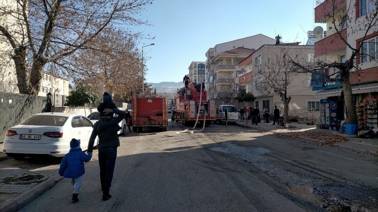 Havalandırma Boşluğunda Çıkan Yangın Korkuttu