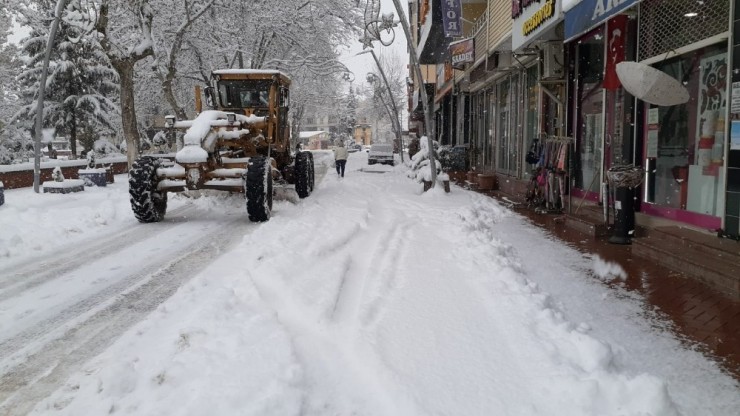 Gölbaşı İlçesinde Kar Temizliği