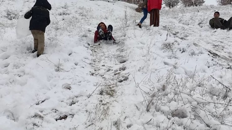 Plastik Leğen Ve Poşetlerle Kaydılar