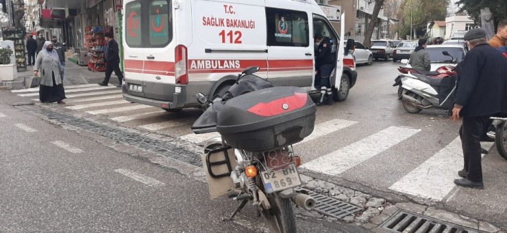 Kayganlaşan Yolda Motosiklet Devrildi: 1 Yaralı