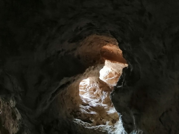 Önce Halatlarla Tırmandılar Sonra Sürünerek Mağaraya Girebildiler