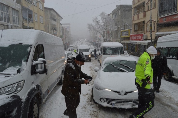 Yollar Buz Pistine Döndü