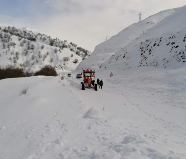 Adıyaman-çelikhan Karayoluna Çığ Düştü