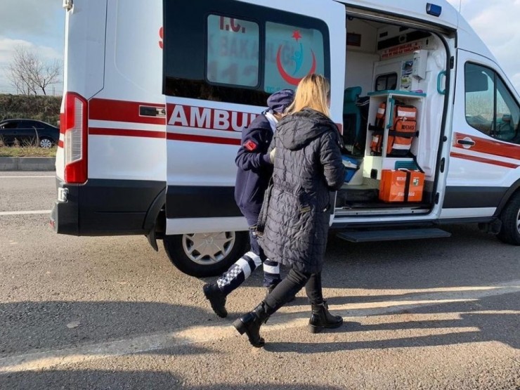 Otomobil Şarampole Girdi: 2 Yaralı