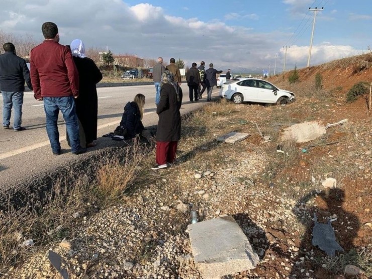 Otomobil Şarampole Girdi: 2 Yaralı