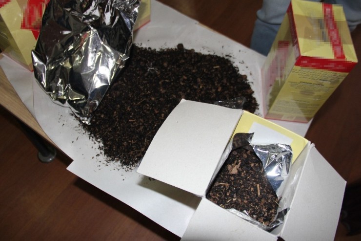 Çay Paketinden Hayvan Gübresi Çıktı