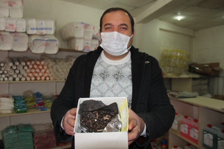 Çay Paketinden Hayvan Gübresi Çıktı