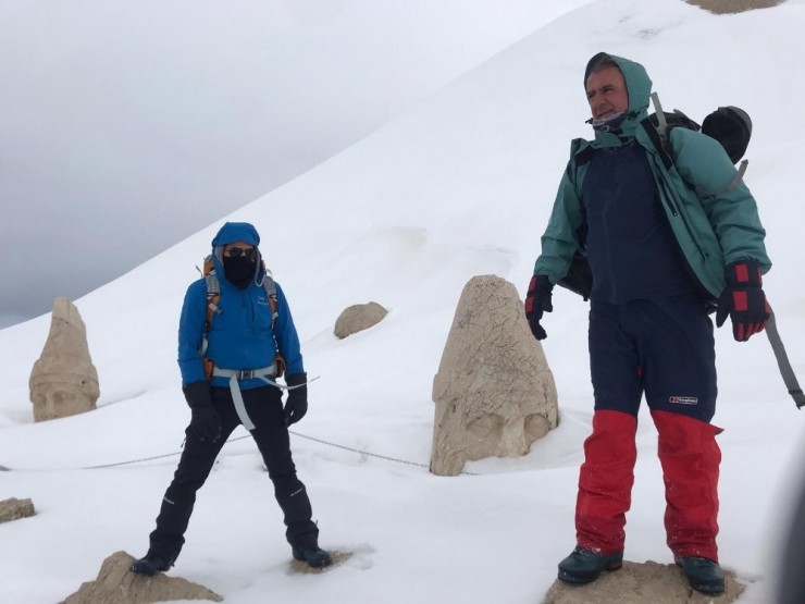 Dağcılar Nemrut Dağı Zirvesine Çıktı