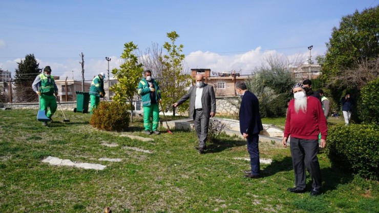 Mezarlıklarda Bakım Ve Temizlik Yapıldı