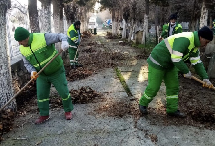 Mezarlıklarda Bakım Ve Temizlik Yapıldı