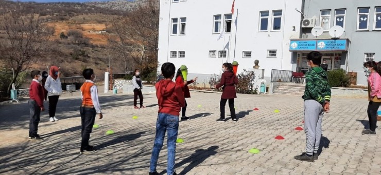 Milli Eğitim Müdürü Alagöz Öğrencilerle Bir Araya Geldi