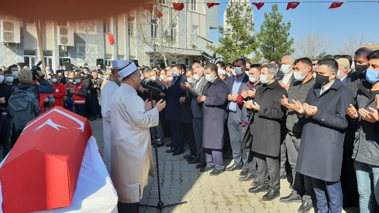 Şehit Yakınları Tabutun Başında ‘şehitler Ölmez Vatan Bölünmez’ Sloganı Attı