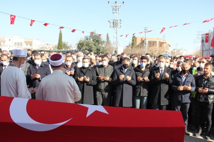 Şehit Yakınları Tabutun Başında ‘şehitler Ölmez Vatan Bölünmez’ Sloganı Attı