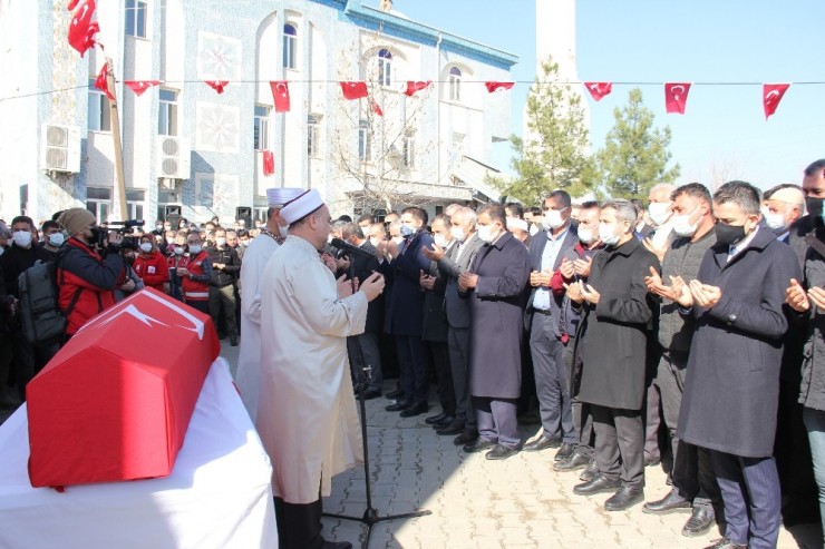 Şehit Yakınları Tabutun Başında ‘şehitler Ölmez Vatan Bölünmez’ Sloganı Attı