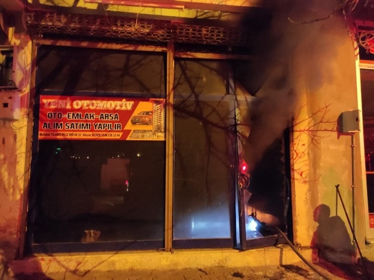 Kahta’daki İş Yeri Yangını Paniğe Sebep Oldu