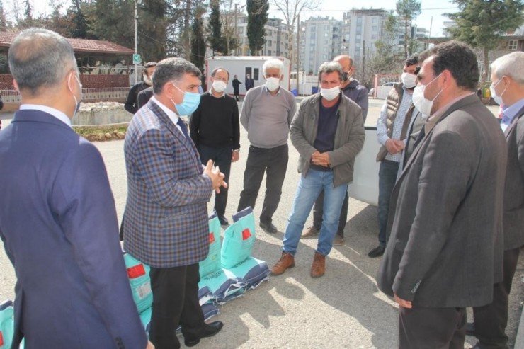 Çiftçilere Yem Bitkisi Tohumu Dağıtıldı