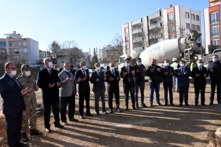 24 Derslikli İlkokulunun Temeli Dualarla Atıldı