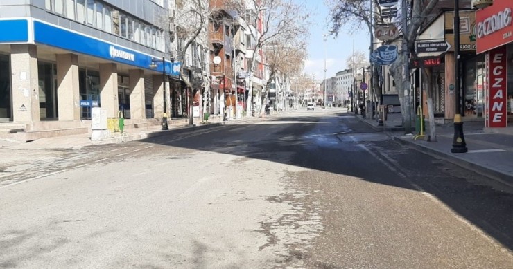 Yüksek Riskli İller Arasındaki Adıyaman’da Cadde Ve Sokaklar Boş Kaldı