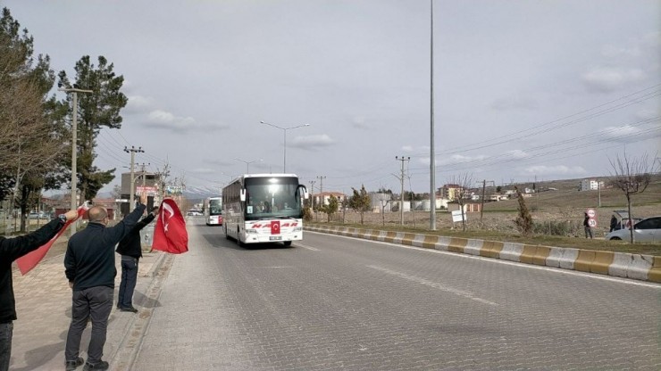 Suriye’ye Hareket Eden Tabura Vatandaşlardan Sevgi Seli