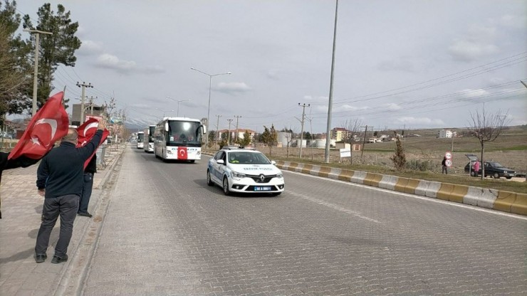 Suriye’ye Hareket Eden Tabura Vatandaşlardan Sevgi Seli