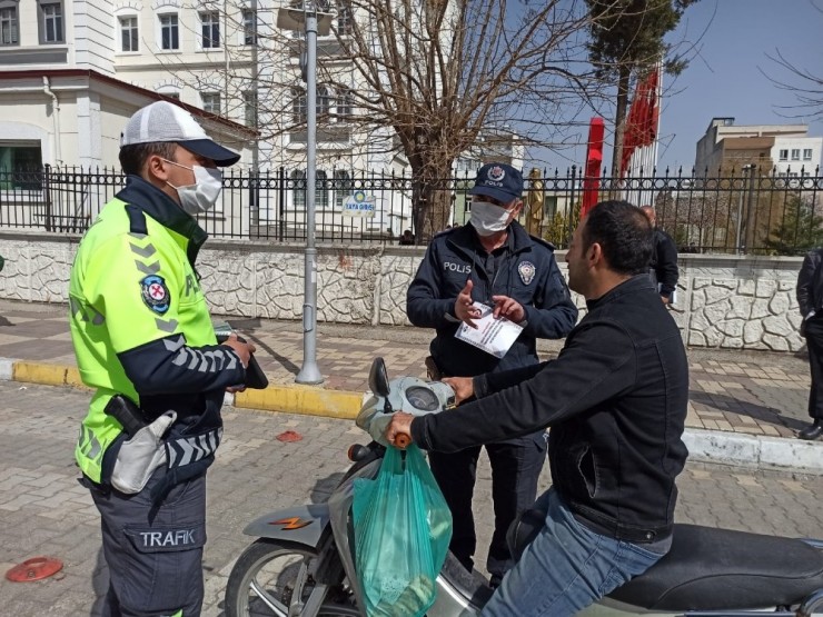 Kahta Polisi Halkın Güvenliği İçin Broşür Dağıttı