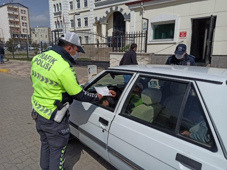 Kahta Polisi Halkın Güvenliği İçin Broşür Dağıttı