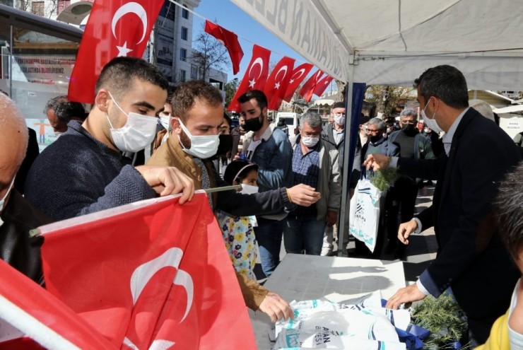 İstiklal Marşının Kabulü Fidan Dağıtılarak Kutlandı