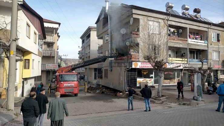 Devrilen Elektrikli Isıtıcısı Evi Yaktı