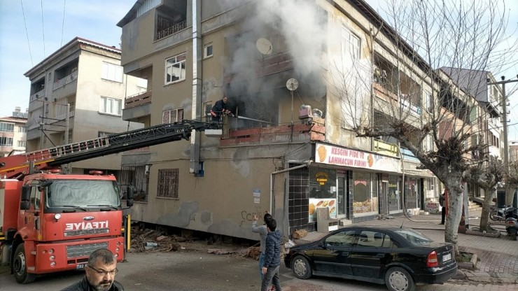 Devrilen Elektrikli Isıtıcısı Evi Yaktı