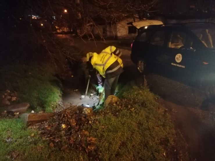 Gece Boyunca Tıkanan Mazgalları Temizlediler