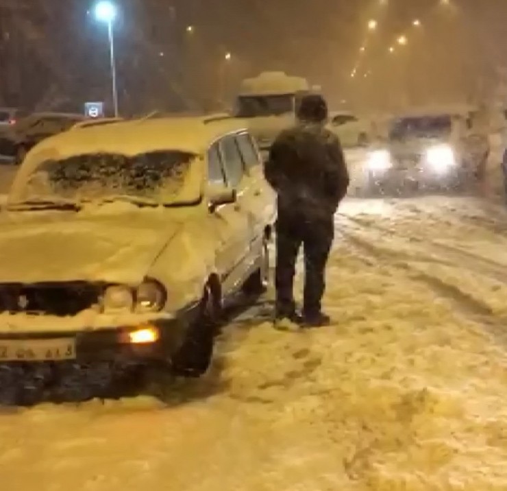 Adıyaman-gaziantep Karayolunda Ulaşıma Kar Engeli