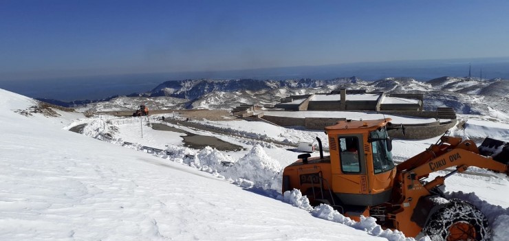 Kar Kalınlığı 1 Metre Olan Nemrut Yolu Açıldı