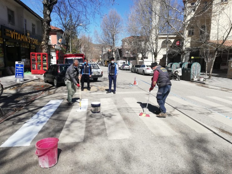 Gölbaşı Belediyesi Okul Önlerine Kırmızı Çizgi Çekiyor