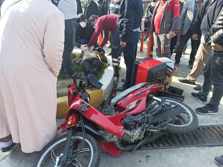 Kahta’da Ticari Araç İle Motosiklet Çarpıştı: 1 Yaralı