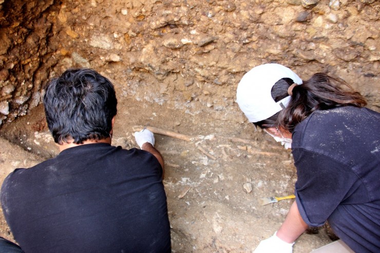 Bin 500 Yıllık Mezar Odası İş Makinesinin Tekerinin Batmasıyla Bulundu