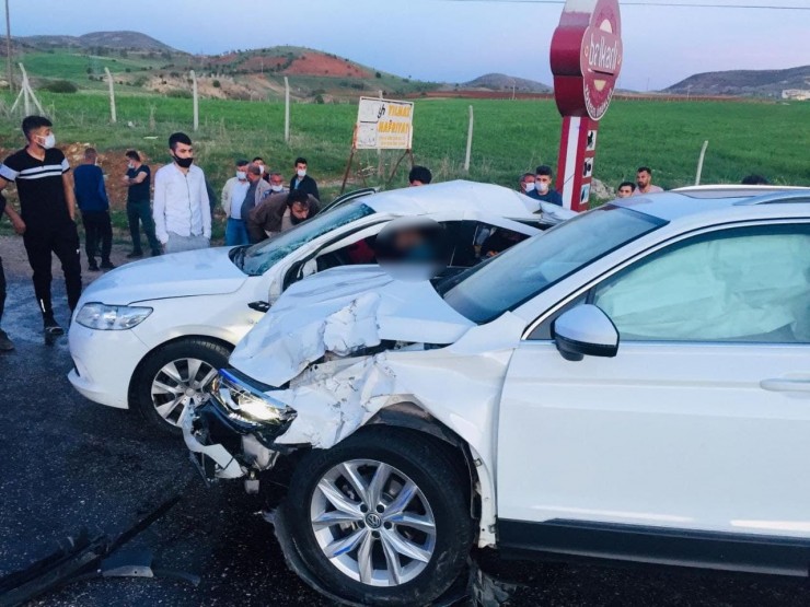 Adıyaman’da İki Araç Çarpıştı: 1 Ölü, 4 Yaralı