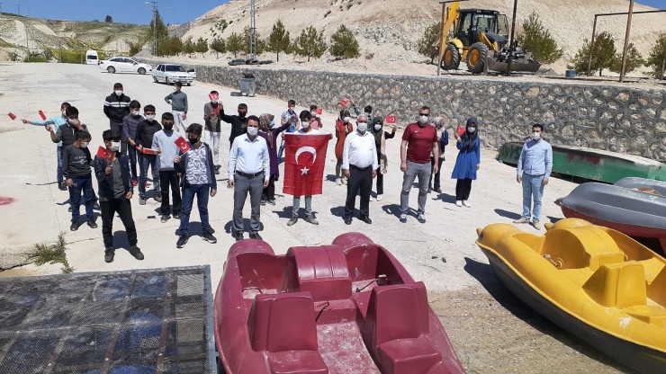 Çocuklar Bayramlarını Deniz Bisikletiyle Kutladı