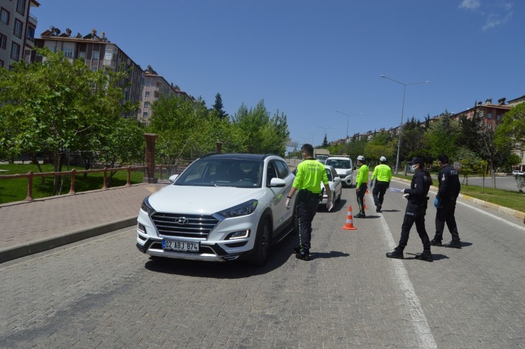 Besni’de Tam Kapanma Başladı