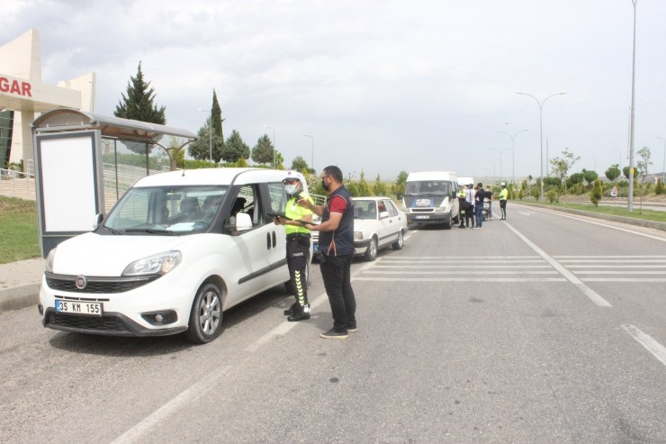 Polislerden Sürücülere Broşürlü Bilgilendirme