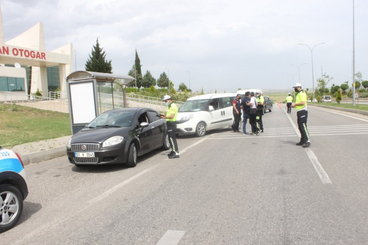 Polislerden Sürücülere Broşürlü Bilgilendirme